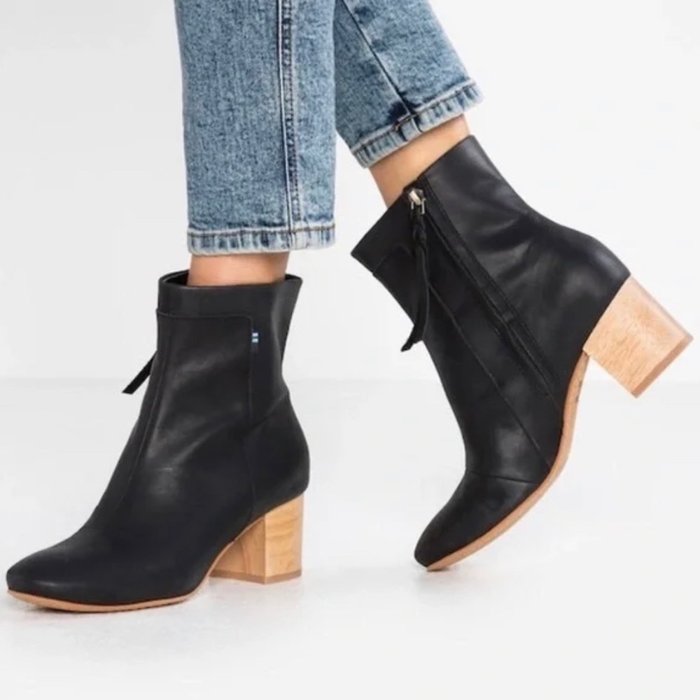 TOM’s Black Booties
